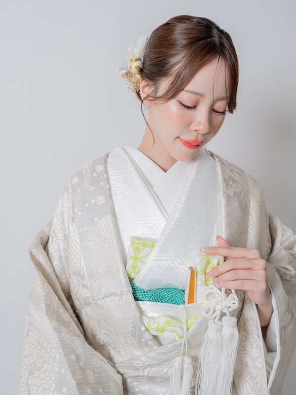 美しくシルバーに輝く都会的な花嫁様 和装前撮り花嫁様アップショット