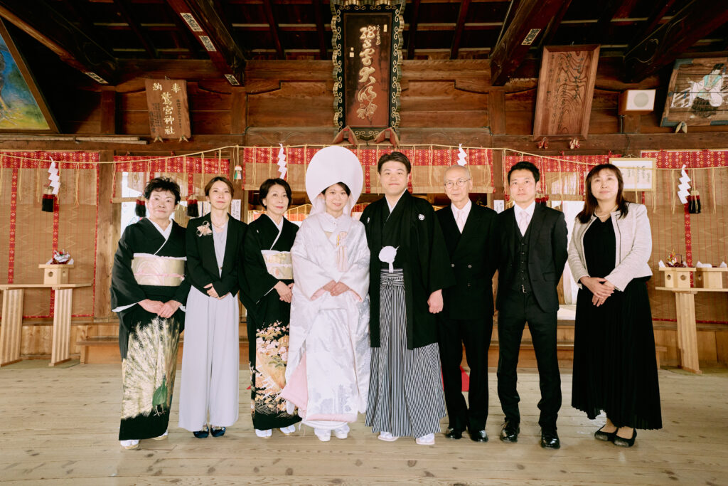 和婚での親族集合写真 結婚式記録撮影