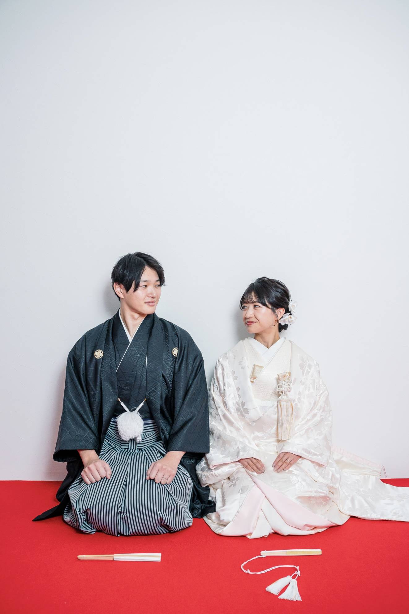 和装の夫婦-正座