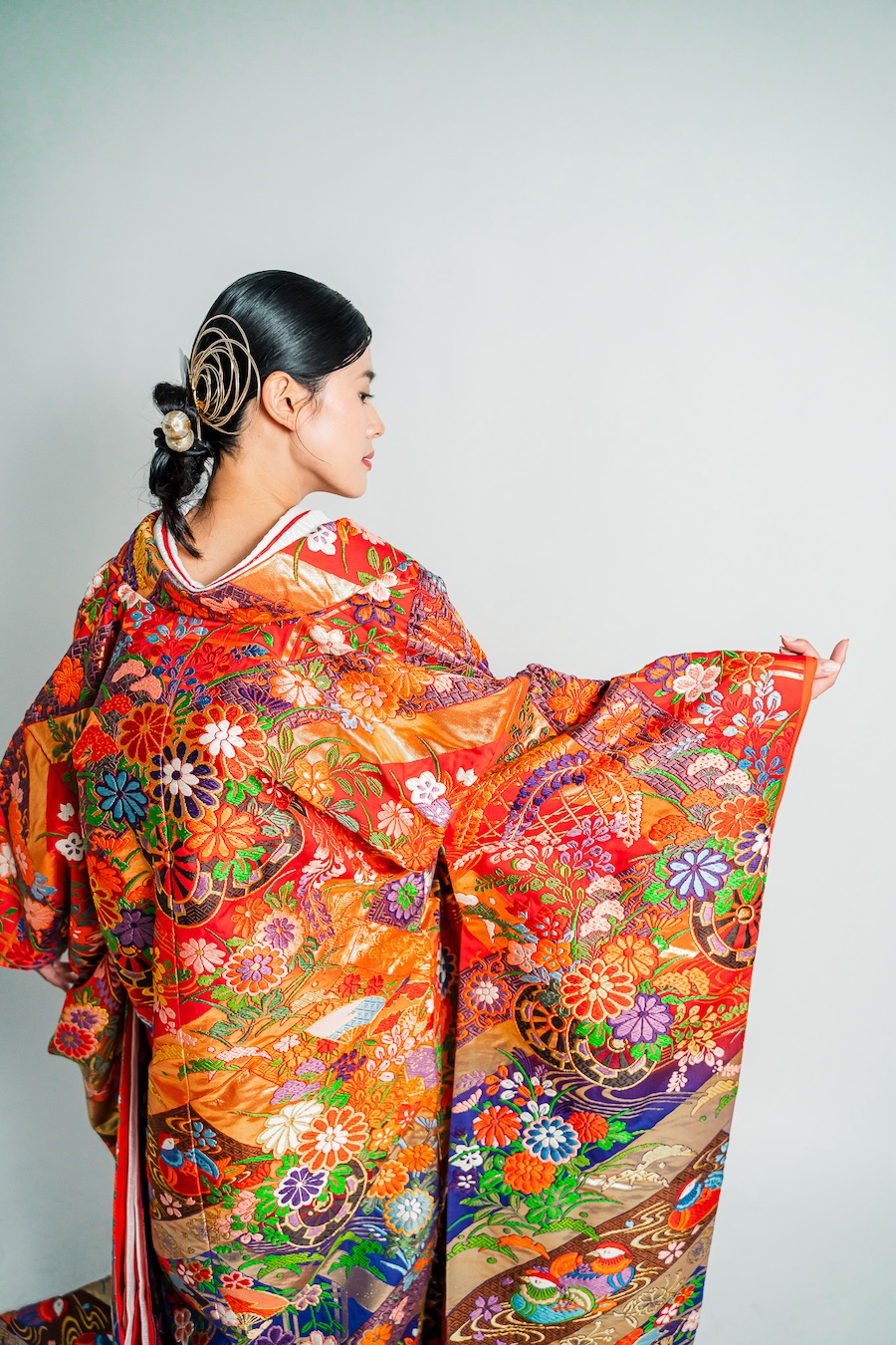 色打掛 IA-001 総刺繍 赤 横向きショット