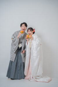 セルフで撮る和装ウェディングフォトの様子