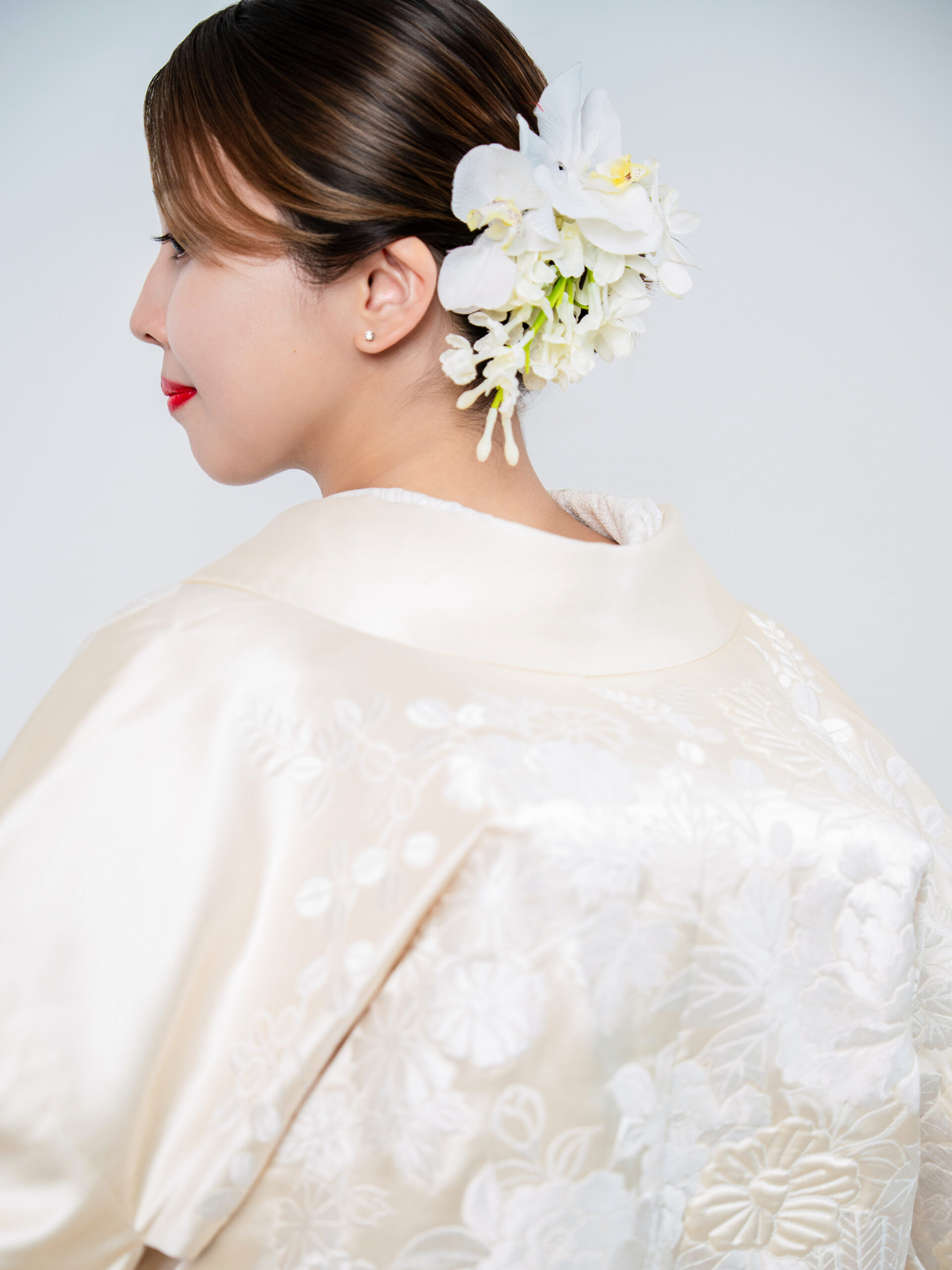 立体感のある刺繍 華やかな白打掛 バックシルエット SA-007