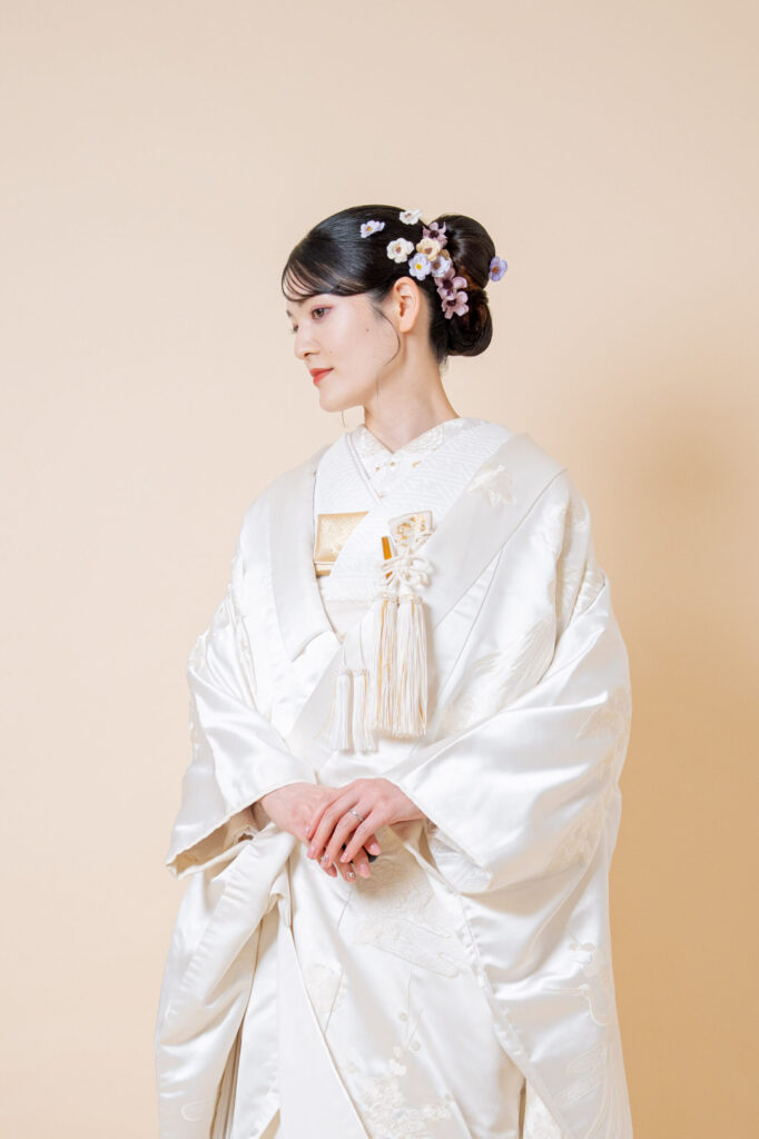 白無垢新婦の凛とした横顔ソロショット