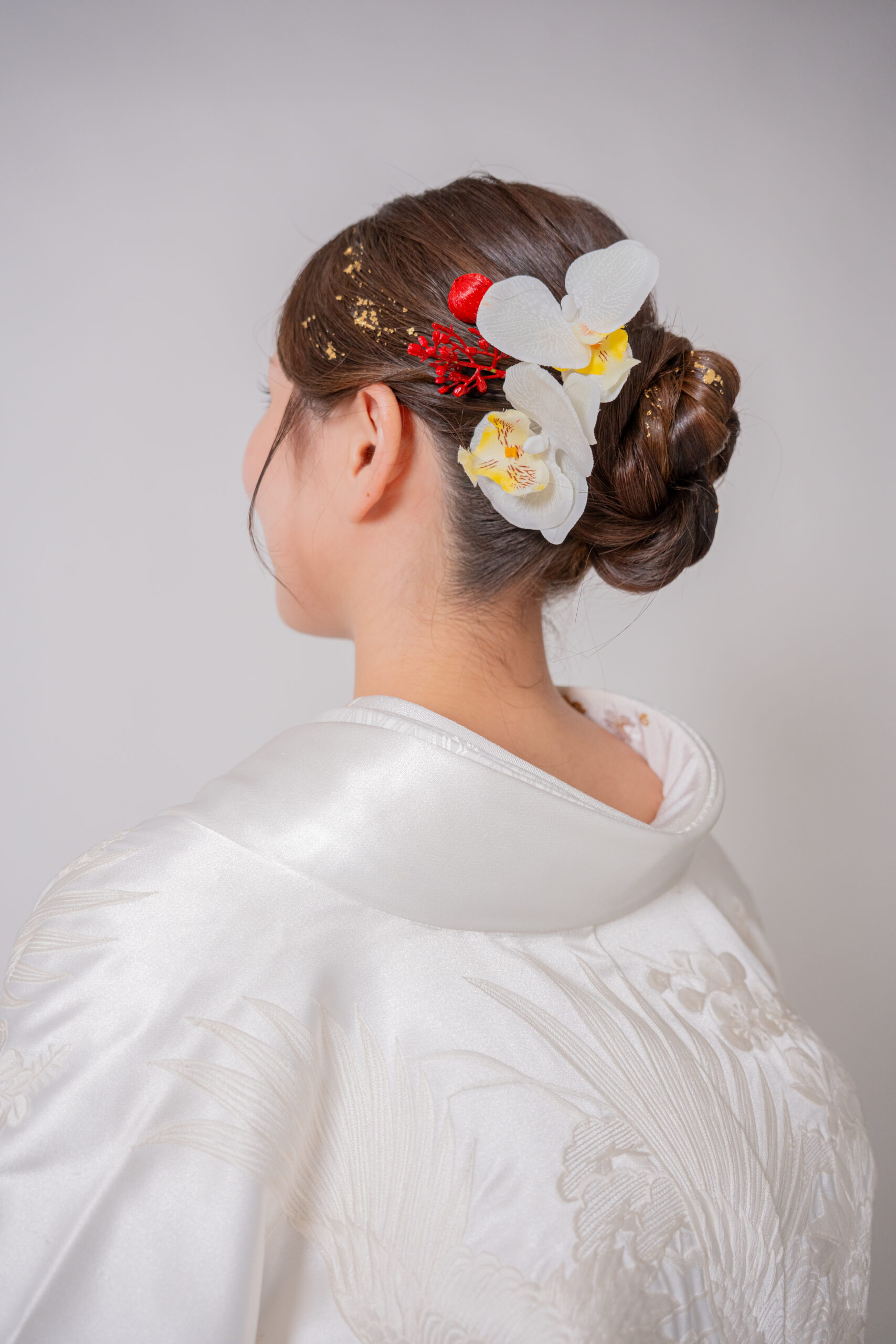 色打掛に合わせた新婦の和装ヘアアレンジ